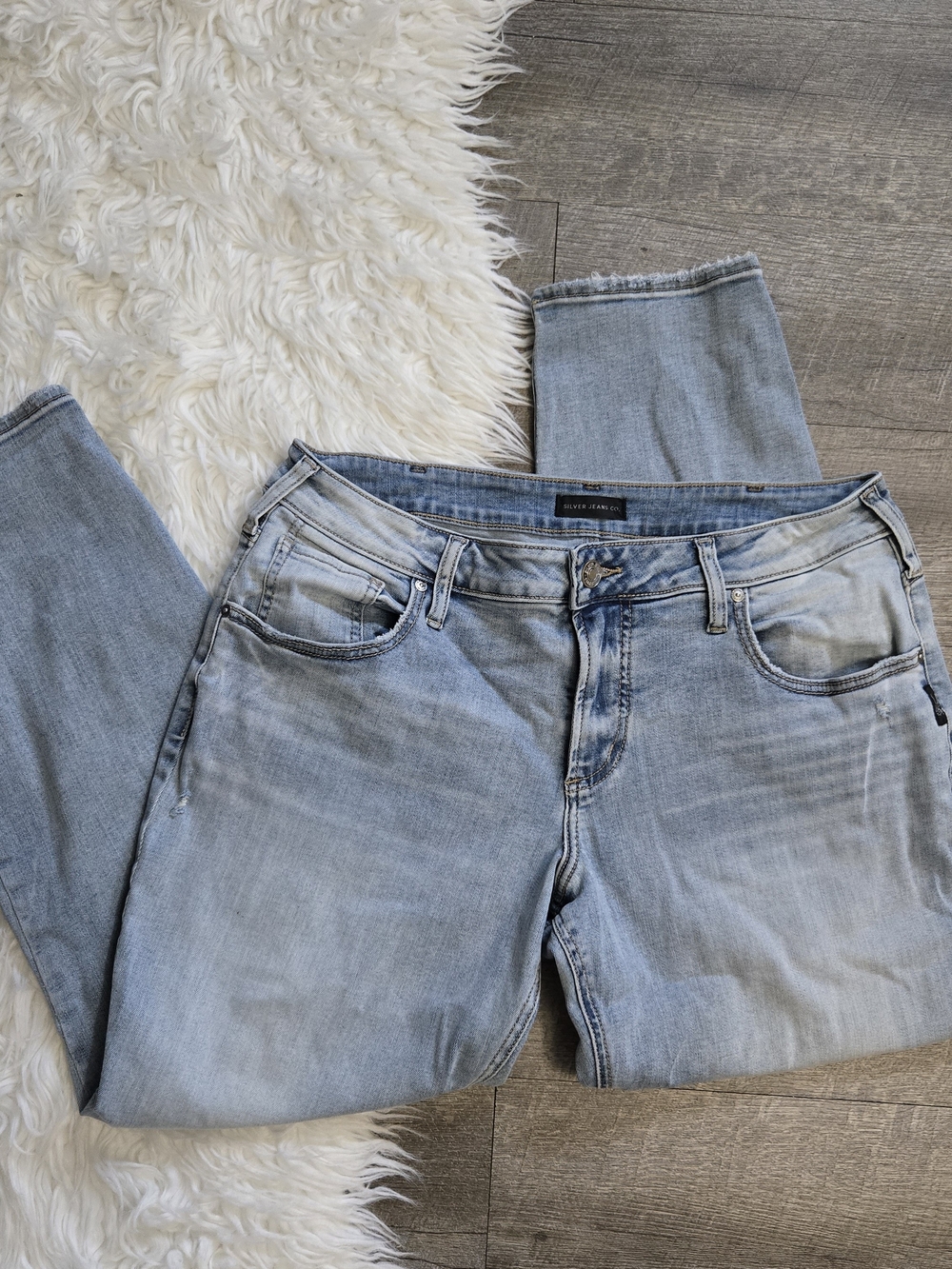 Silver Jeans Co. Light Wash Women's Boyfriend Cut Denim Jeans